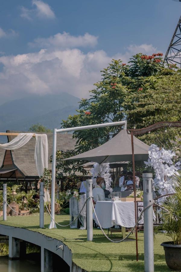 The Wujil Resort & Conventions Semarang Extérieur photo