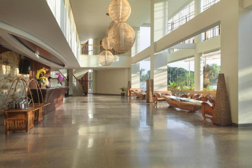 The Wujil Resort & Conventions Semarang Extérieur photo