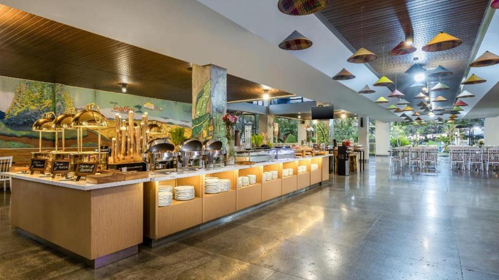 The Wujil Resort & Conventions Semarang Extérieur photo